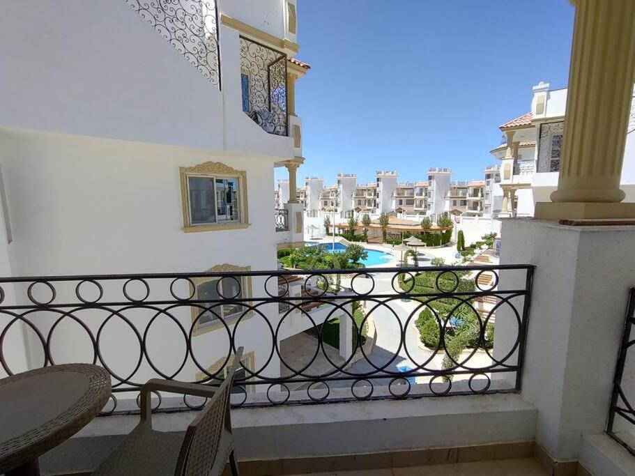 3-Bedroom Apartment On The Third Floor With 3 Balconies And Lovely Pool View, Street View And Free Beach Access In Sharm Hills Resort Exterior foto