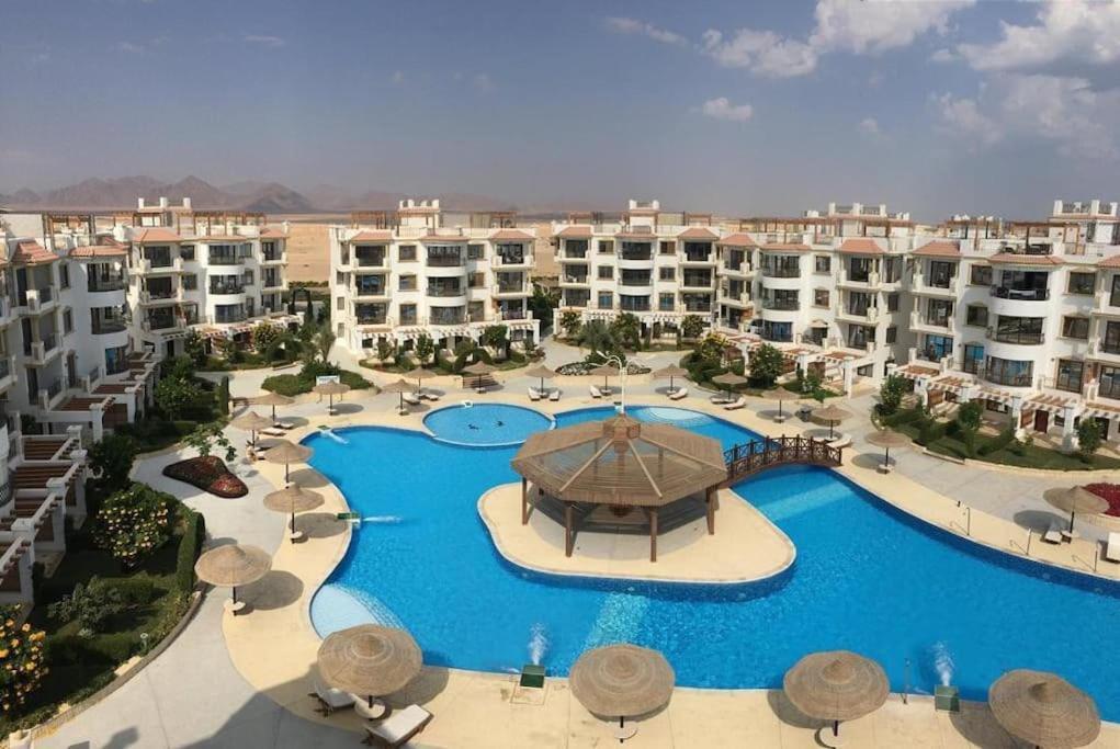3-Bedroom Apartment On The Third Floor With 3 Balconies And Lovely Pool View, Street View And Free Beach Access In Sharm Hills Resort Exterior foto