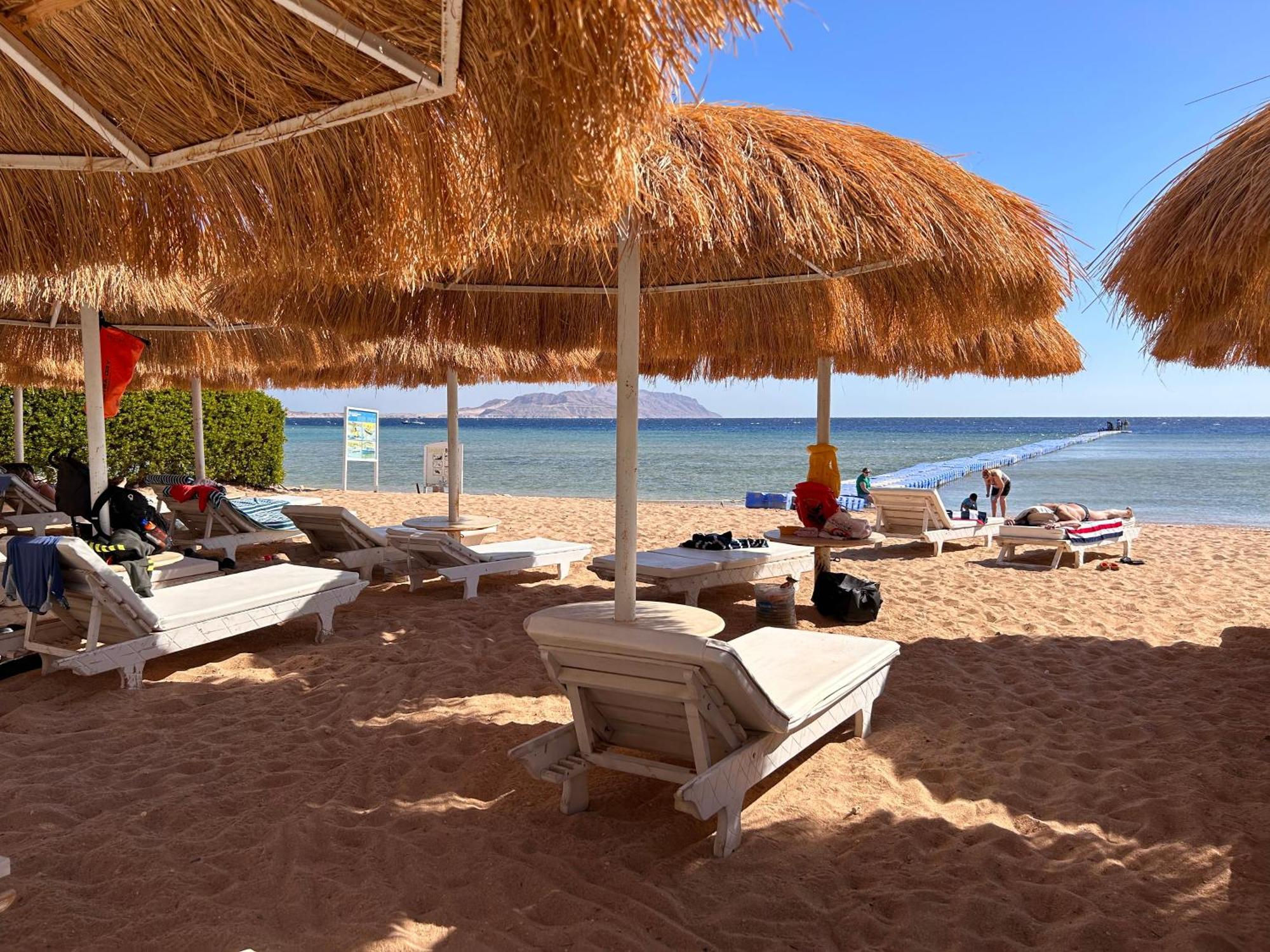3-Bedroom Apartment On The Third Floor With 3 Balconies And Lovely Pool View, Street View And Free Beach Access In Sharm Hills Resort Exterior foto