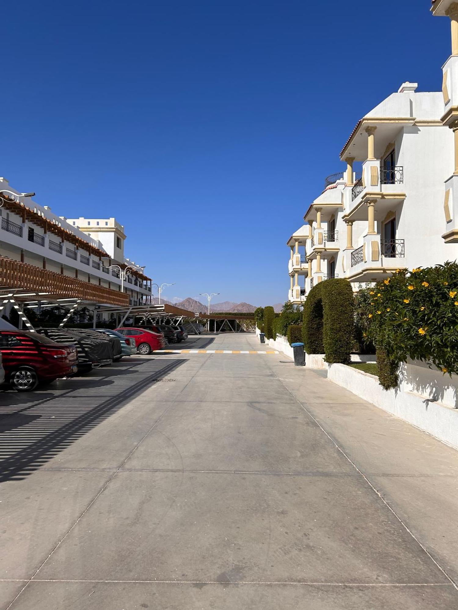 3-Bedroom Apartment On The Third Floor With 3 Balconies And Lovely Pool View, Street View And Free Beach Access In Sharm Hills Resort Exterior foto