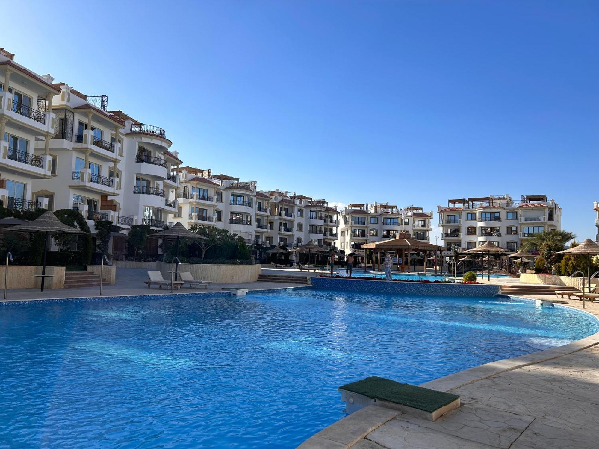 3-Bedroom Apartment On The Third Floor With 3 Balconies And Lovely Pool View, Street View And Free Beach Access In Sharm Hills Resort Exterior foto