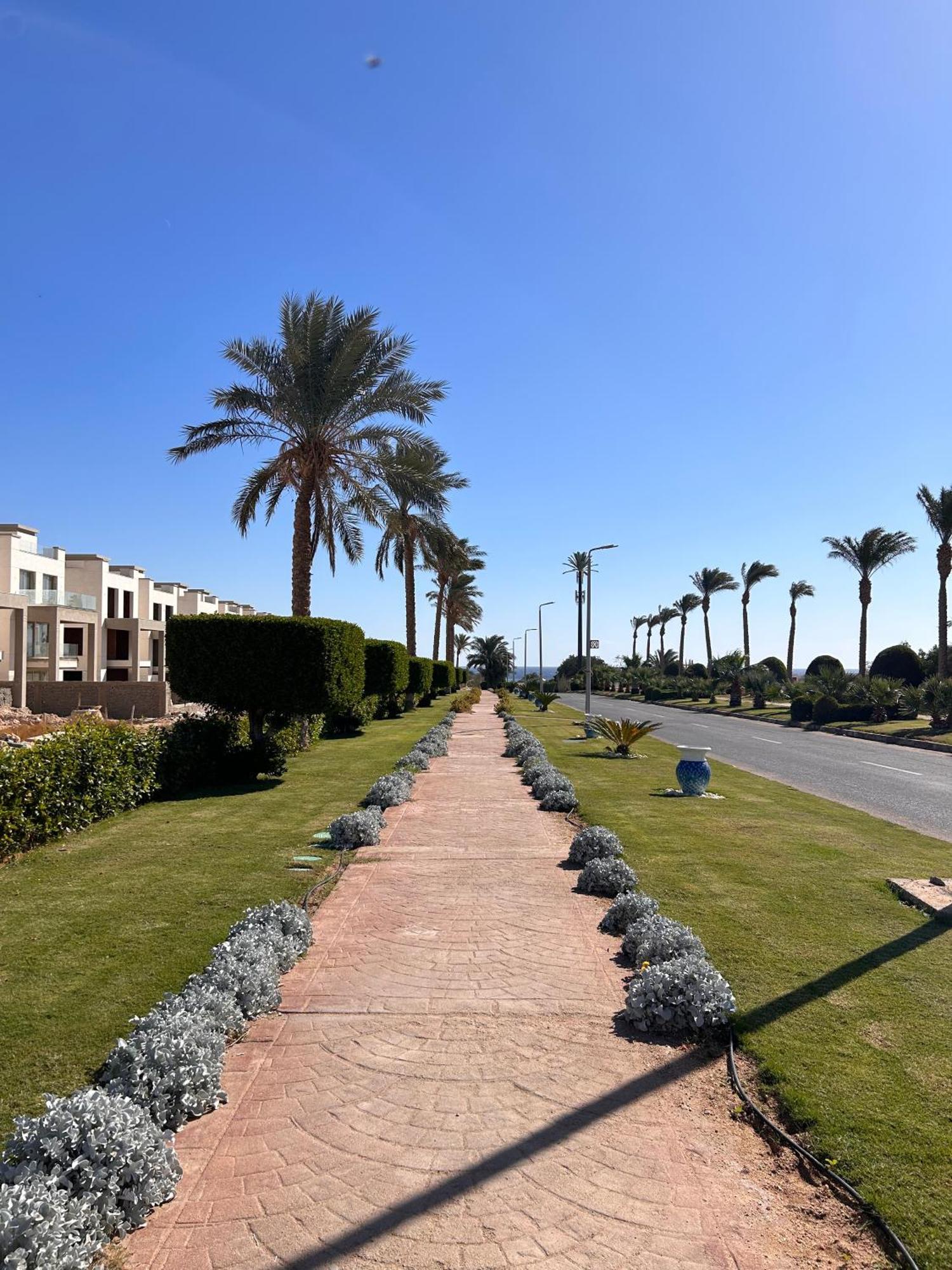 3-Bedroom Apartment On The Third Floor With 3 Balconies And Lovely Pool View, Street View And Free Beach Access In Sharm Hills Resort Exterior foto